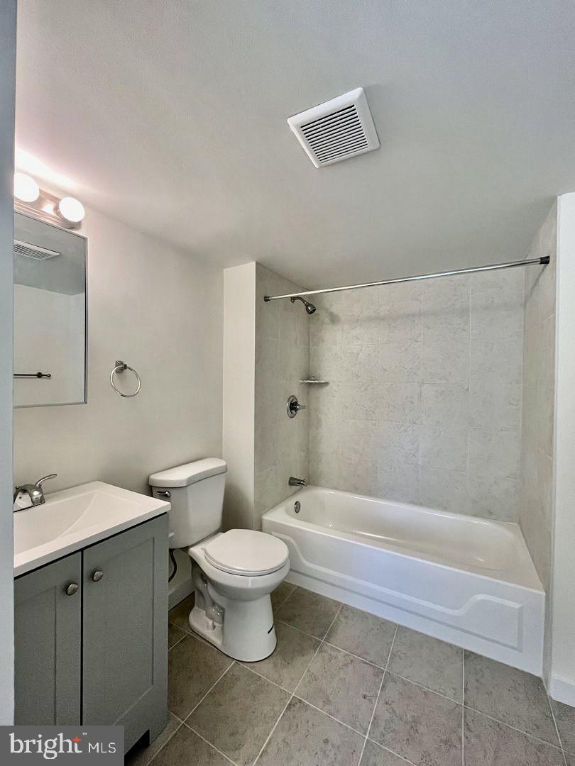 2148 Green Street, Unit 2 Philadelphia, PA 19130 - Photo 21 of 28