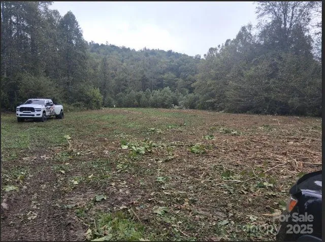 a picture of a bathroom