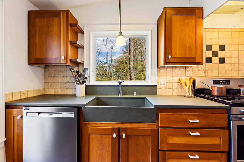 183 Mountain Road Falmouth, ME 04105 - Photo 8 of 65 69_BP5A0502_DxO_mls