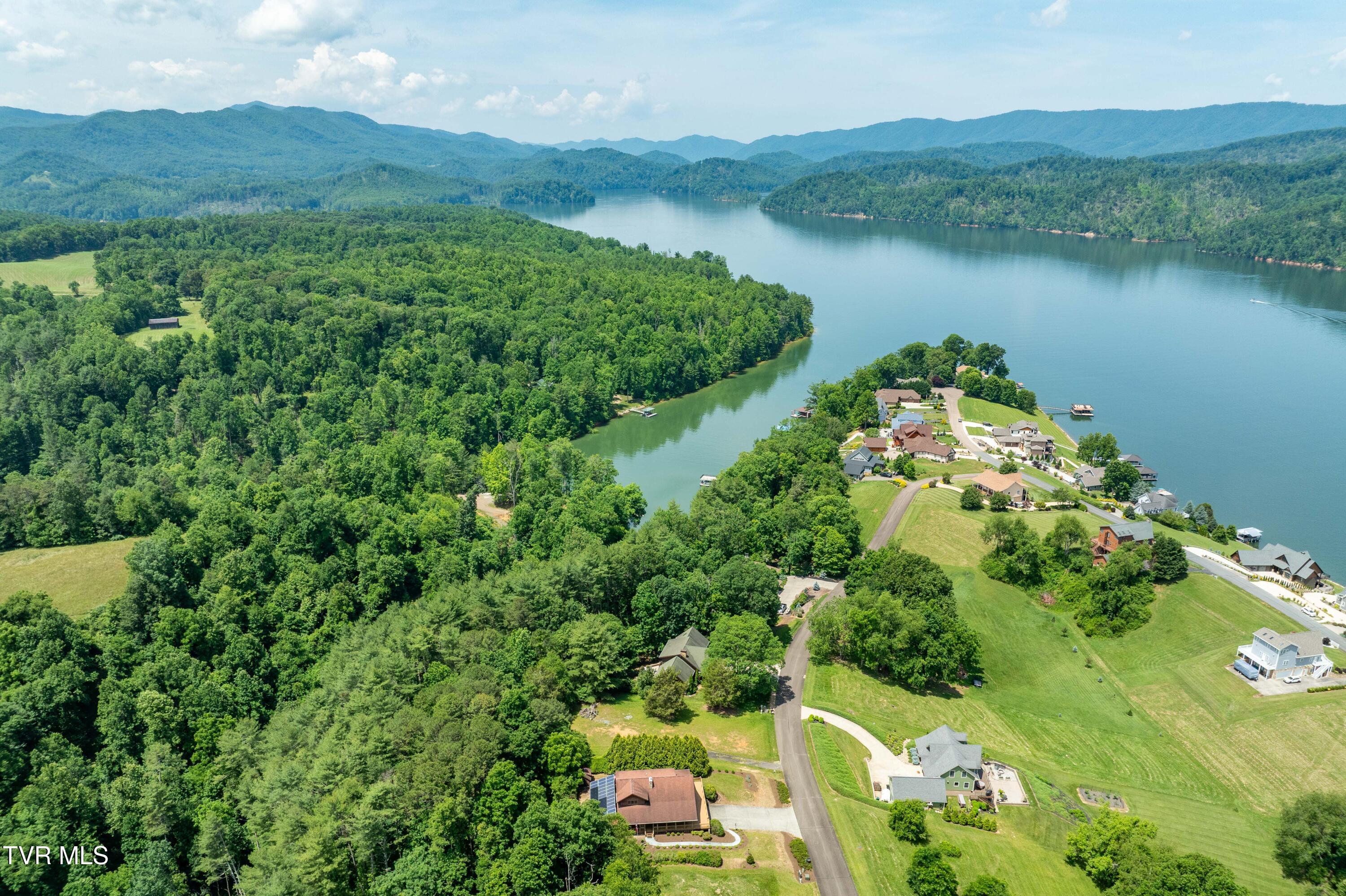289 Harbor View Road Butler, TN 37640 - Photo 54 of 81 289 Harbor View Rd (6 of 103)