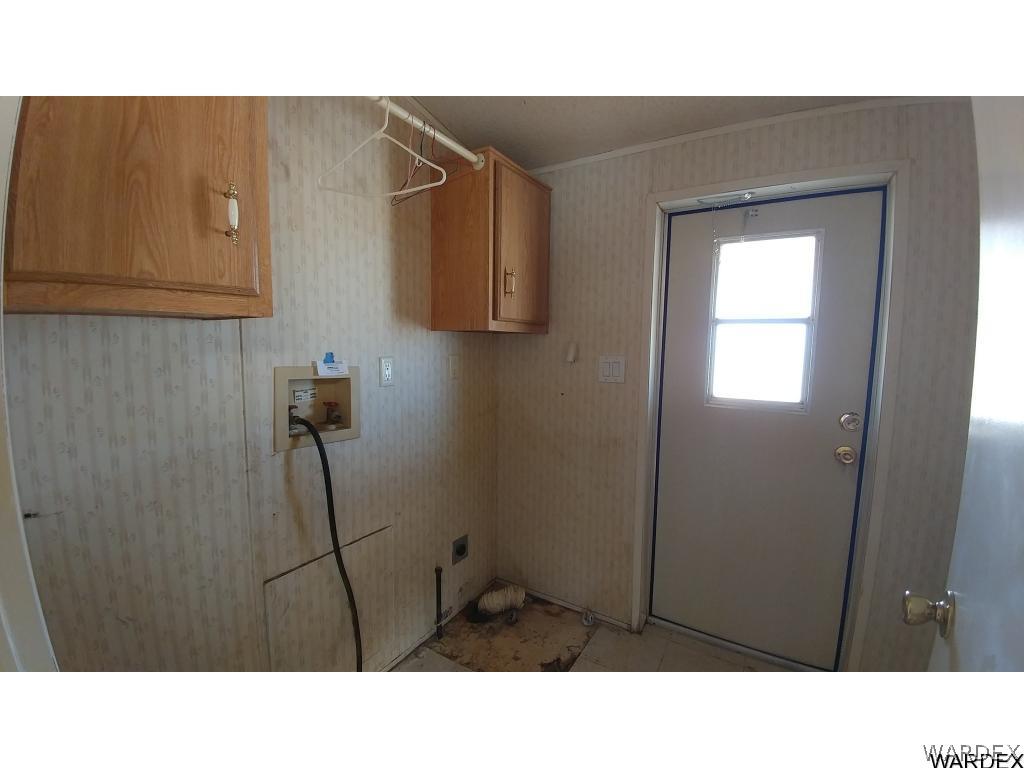 4905 Teddy Roosevelt Road Golden Valley, AZ 86413 - Photo 14 of 29 a black and white photo of a bathroom