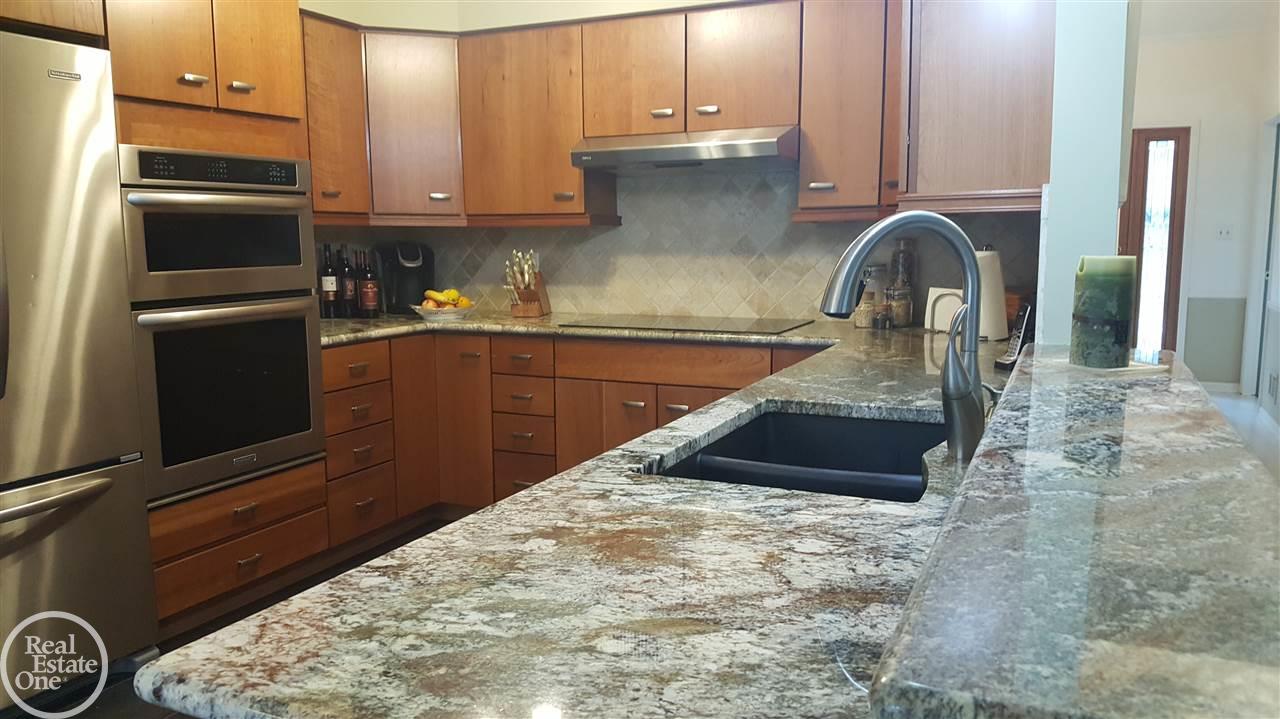 778 Leinster Road Rochester, MI 48309 - Photo 17 of 33 31329649-16.JPG