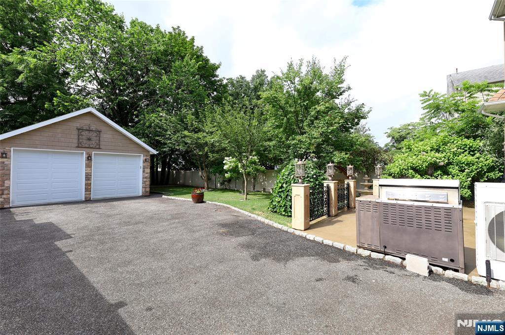 406 Dixie Avenue Hawthorne, NJ 07506 - Photo 11 of 48