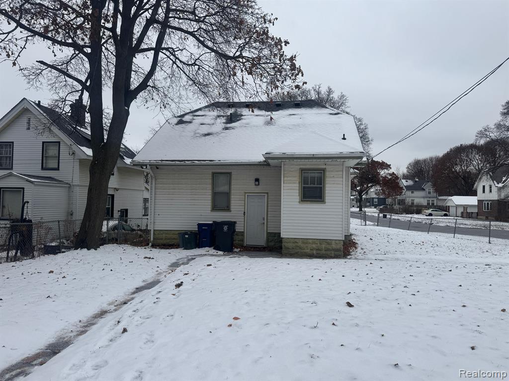 970 Perry Street Flint, MI 48504 - Photo 4 of 18