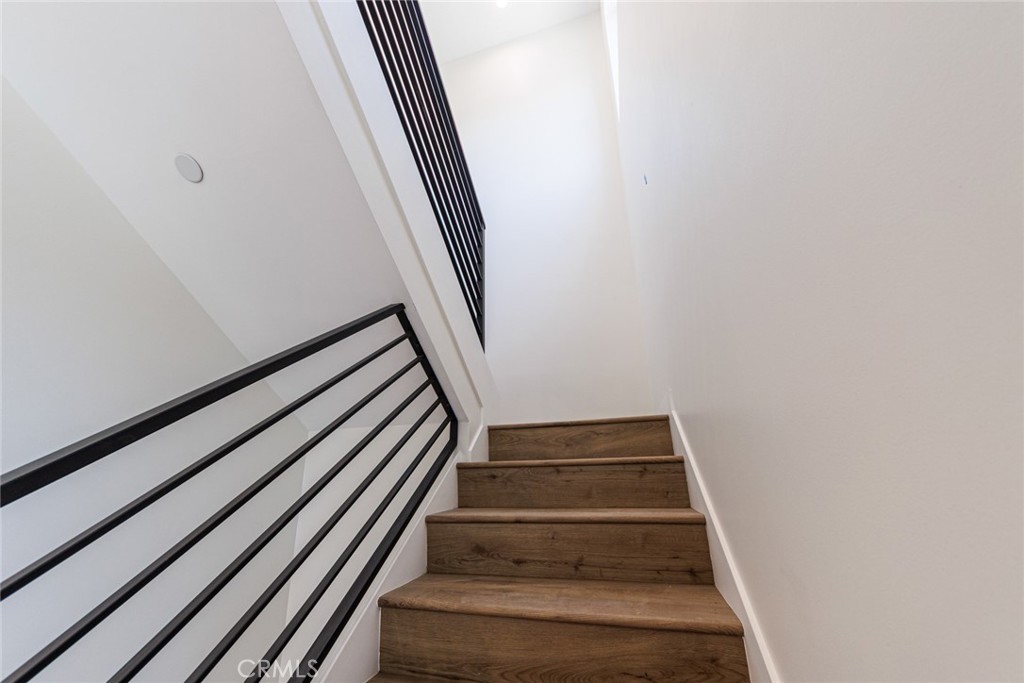 1855 Crenshaw Boulevard Los Angeles, CA 90019 - Photo 11 of 22 a view of entryway