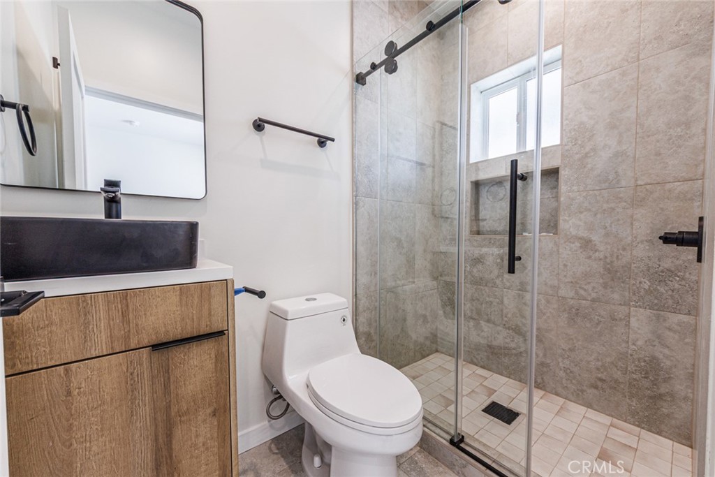 1855 Crenshaw Boulevard Los Angeles, CA 90019 - Photo 14 of 22 a bathroom with a toilet and a shower