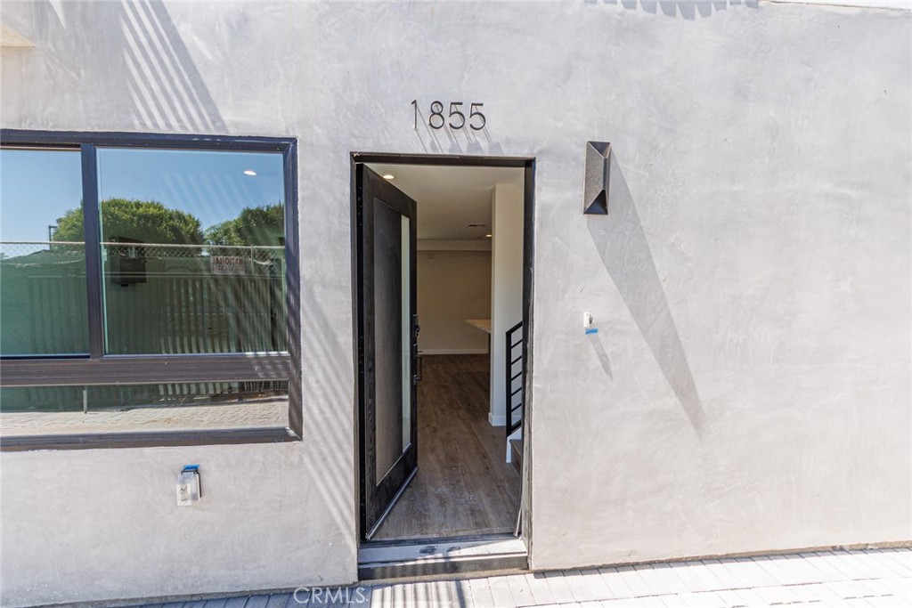 1855 Crenshaw Boulevard Los Angeles, CA 90019 - Photo 2 of 22 a view of a bathroom