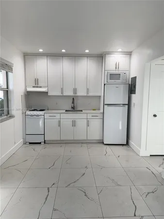 $1,750 | 2142 Northwest 1st Street, Unit 2142, Miami, FL 33125