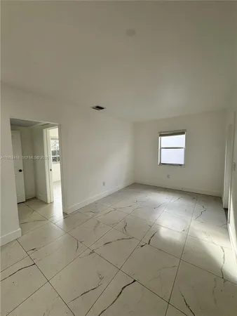 $1,750 | 2142 Northwest 1st Street, Unit 2142, Miami, FL 33125