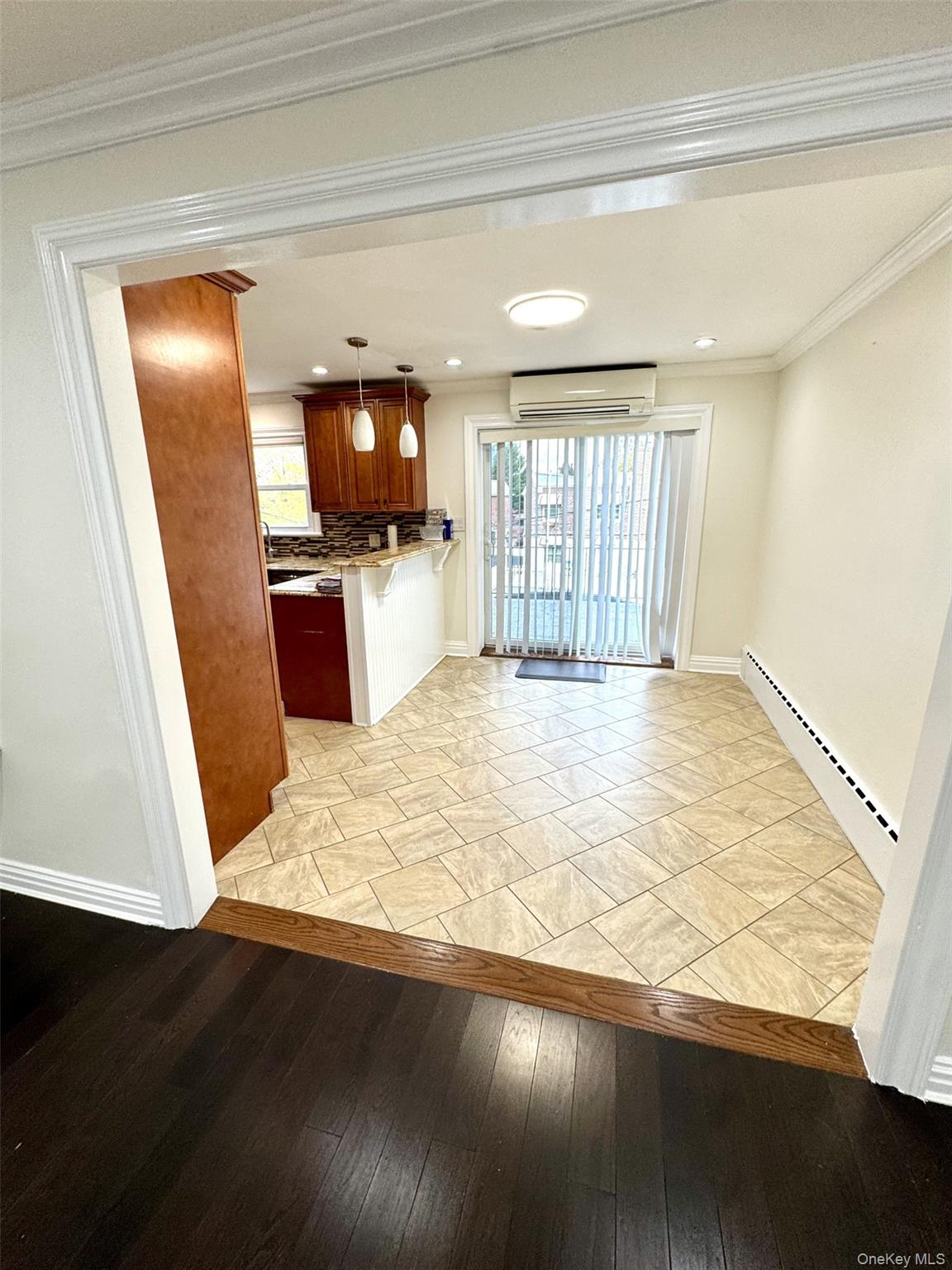 1004 Balcom Avenue Bronx, NY 10465 - Photo 6 of 14 a view of a living room