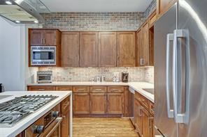 5407 Jackson Street Houston, TX 77004 - Photo 8 of 24 a kitchen that has a sink and a stove in it