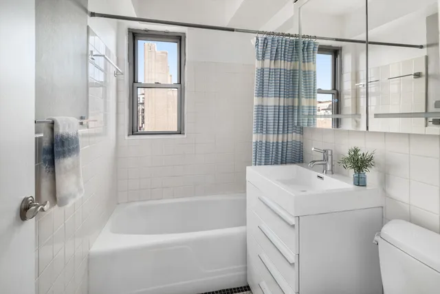 $1,450,000 | 175 West 13th Street, Unit 11B | West Village