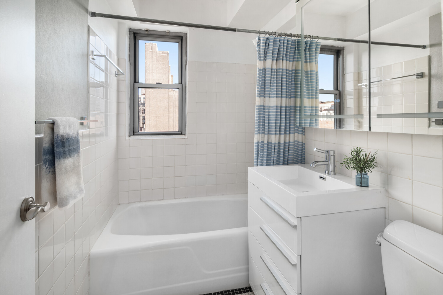 175 West 13th Street, Unit 11B Manhattan, NY 10011 - Photo 9 of 10