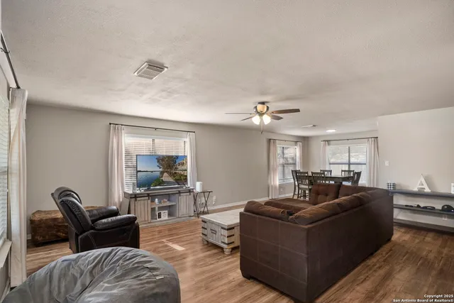 $2,100 | 7205 Breeze Hollow, San Antonio, TX 78250