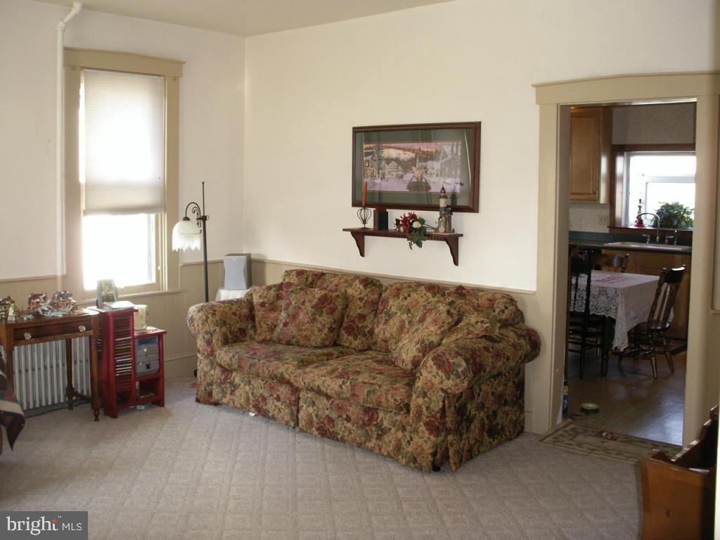 155 Chestnut Street Lititz, PA 17543 - Photo 2 of 8