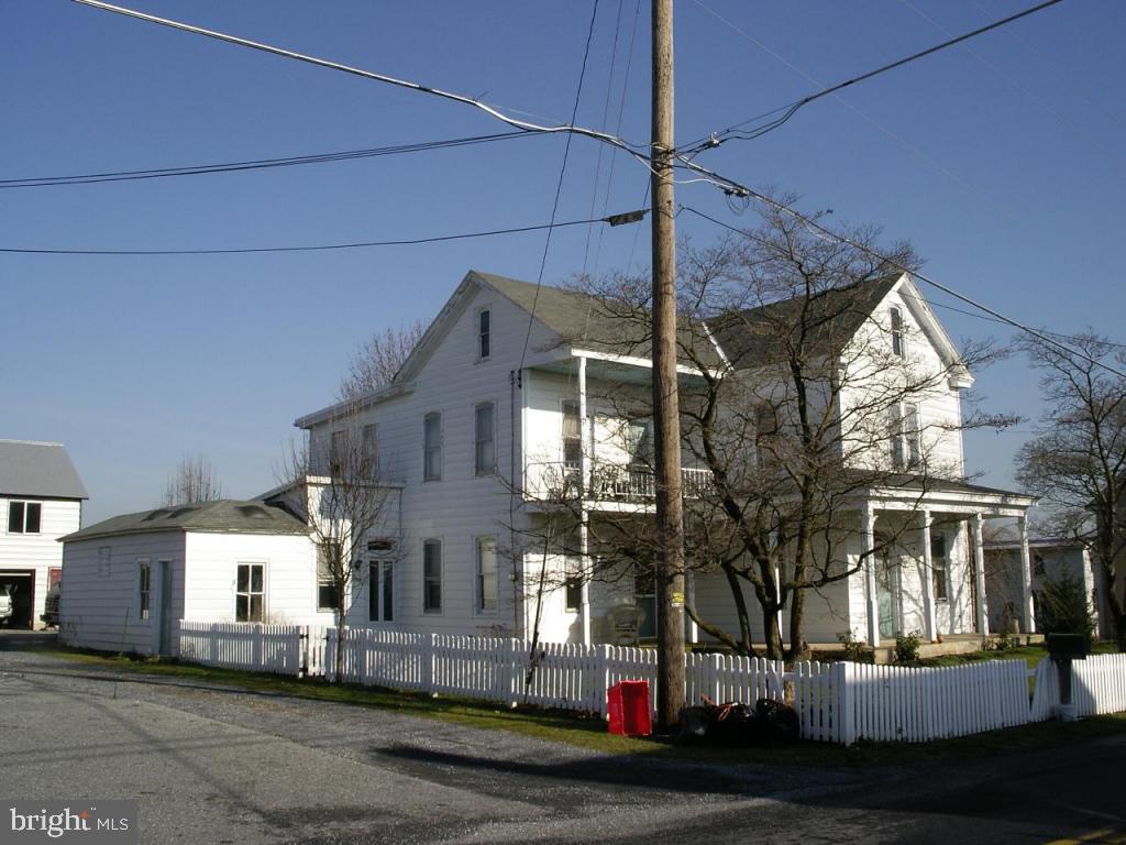 155 Chestnut Street Lititz, PA 17543 - Photo 7 of 8