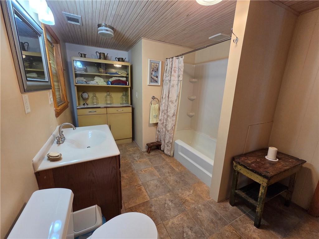 112 Orange Lane Rector, PA 15677 - Photo 16 of 26