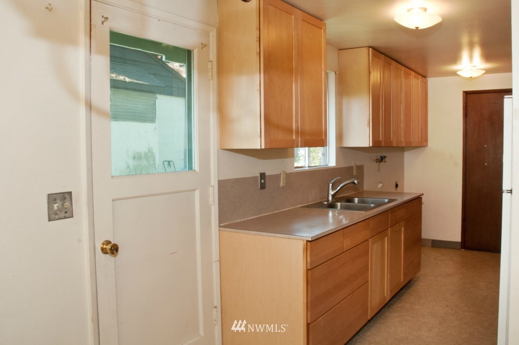 675 Redmond Avenue Northeast Renton, WA 98056 - Photo 3 of 12 Gallery Image 3