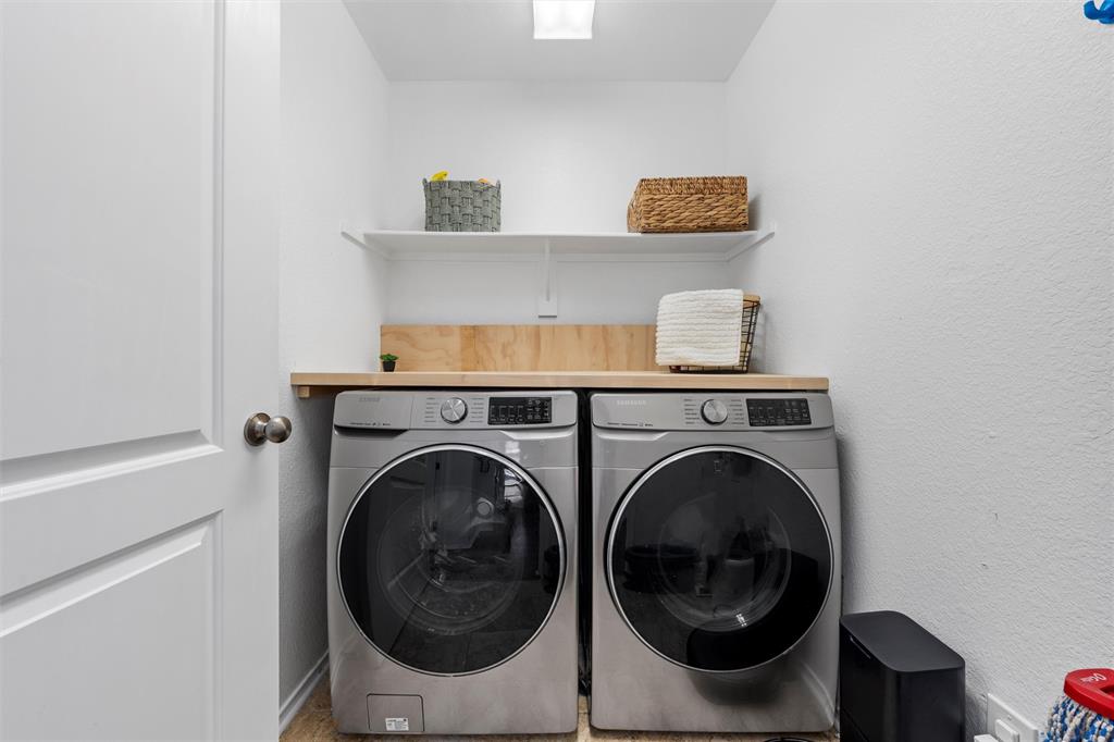 4321 South Fork Ranch Road Waco, TX 76705 - Photo 4 of 17 a utility room with dryer and washer