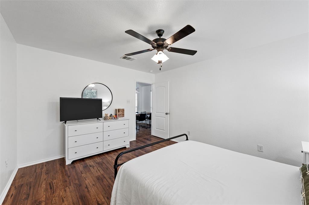 4321 South Fork Ranch Road Waco, TX 76705 - Photo 7 of 17 a bedroom with a bed and a flat tv screen