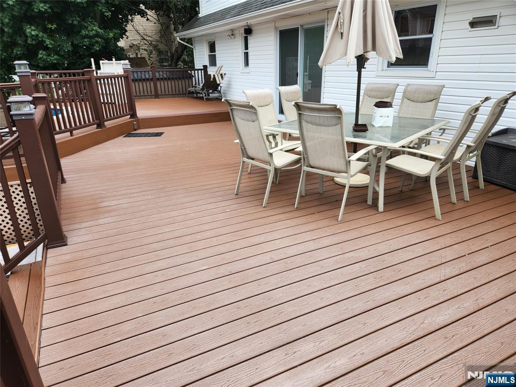 561 Green Valley Road Paramus, NJ 07652 - Photo 4 of 28