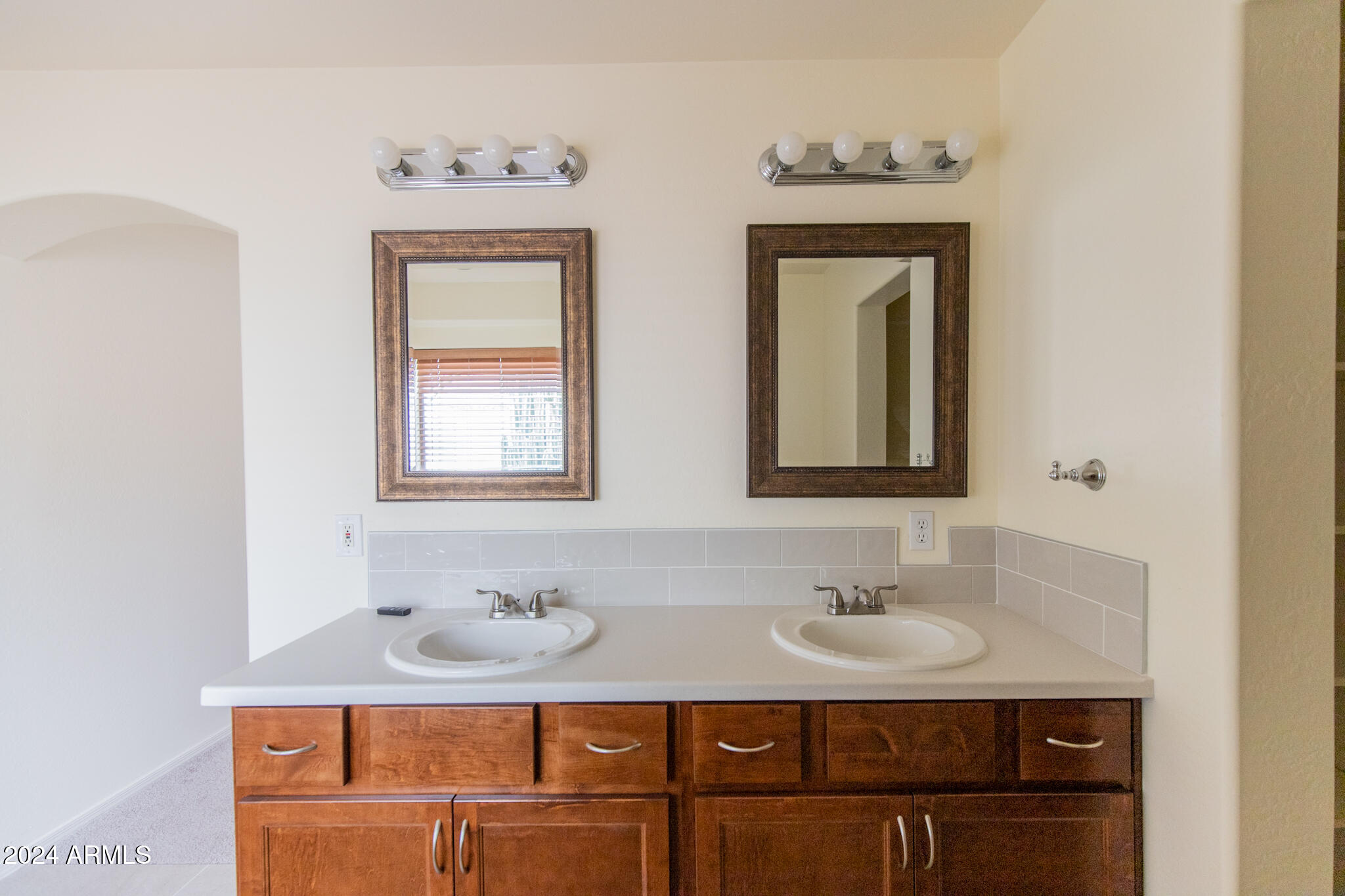 9013 North 14th Street Phoenix, AZ 85020 - Photo 13 of 24 a bathroom with a sink and a mirror