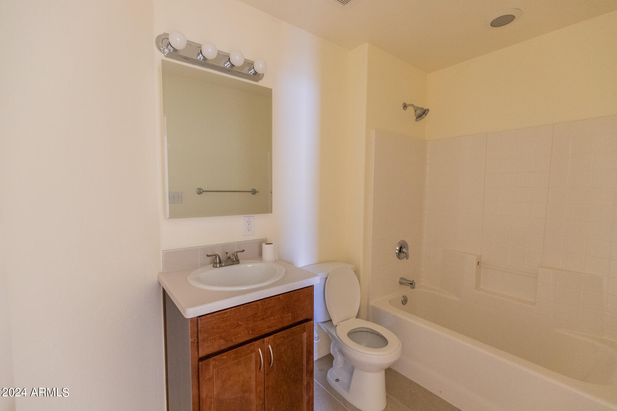 9013 North 14th Street Phoenix, AZ 85020 - Photo 17 of 24 a bathroom with a sink a toilet and shower