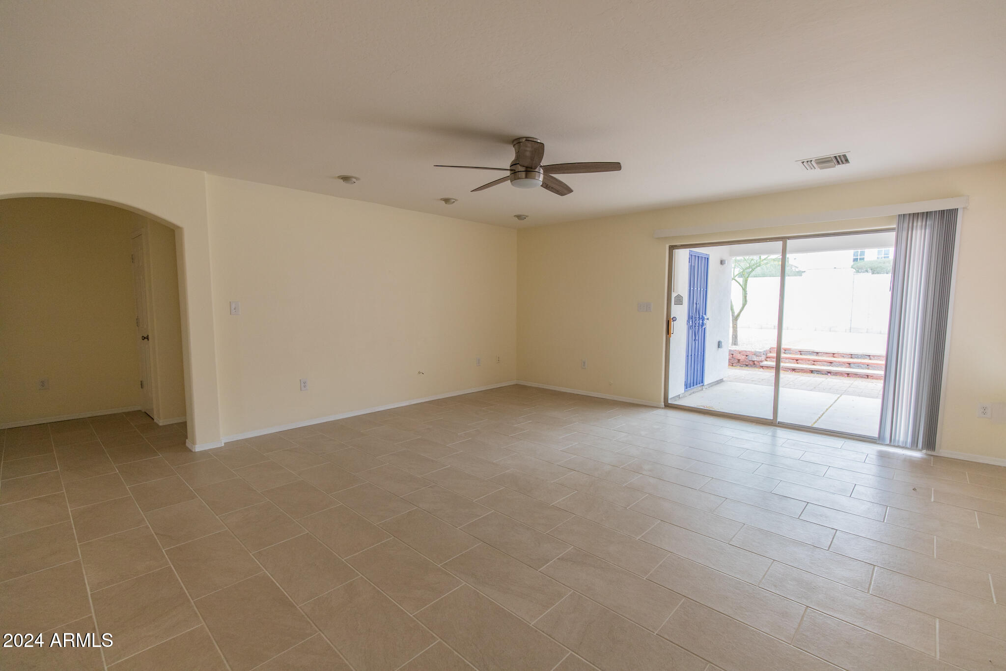 9013 North 14th Street Phoenix, AZ 85020 - Photo 8 of 24 a view of an empty room with a window