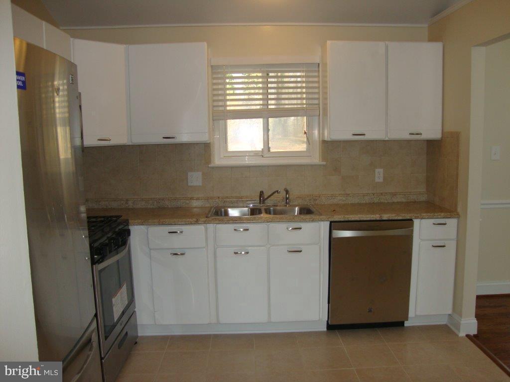 9614 Commonwealth Boulevard Fairfax, VA 22032 - Photo 4 of 17 Kitchen updated 2018