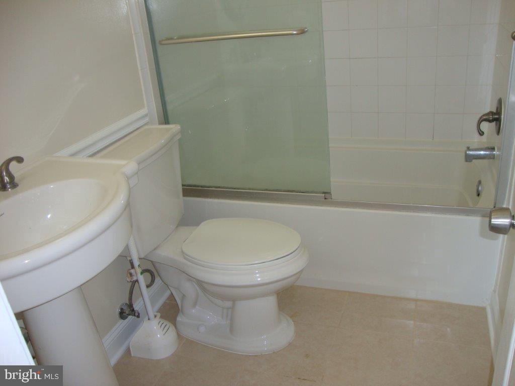 9614 Commonwealth Boulevard Fairfax, VA 22032 - Photo 9 of 17 Hall bathroom on main level