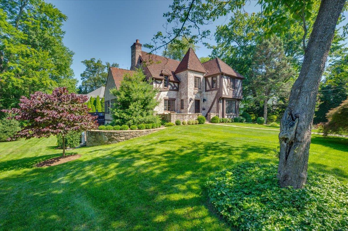 a house view with a garden space