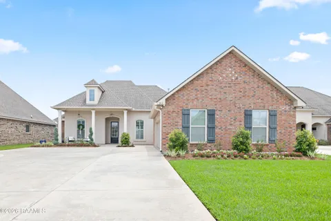 $425,000 | 307 Brianna Lane, Broussard, LA 70518