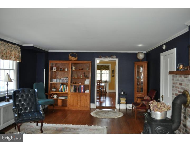 673 Sugartown Road Malvern, PA 19355 - Photo 8 of 25 Living Room