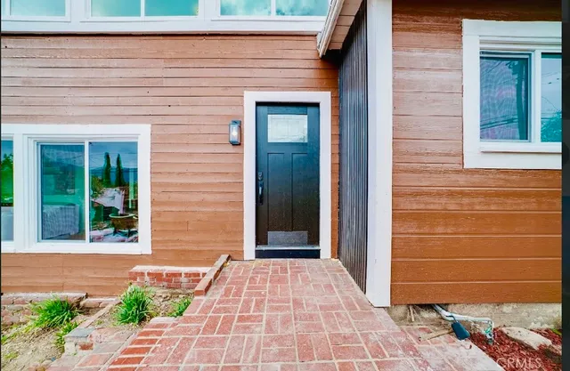 a view of entrance front of the house