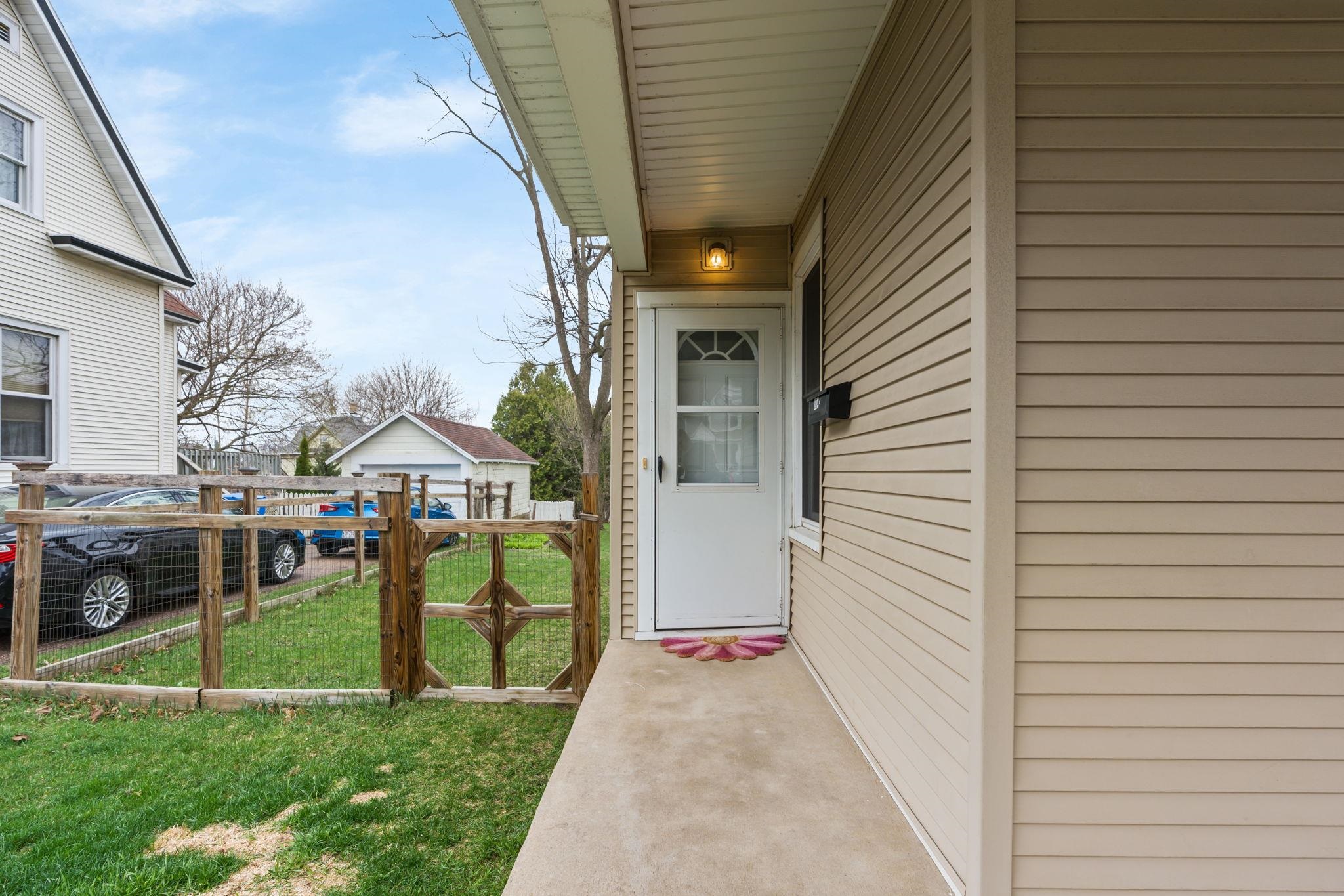 804 East Main Street Mount Horeb, WI 53572 - Photo 37 of 44