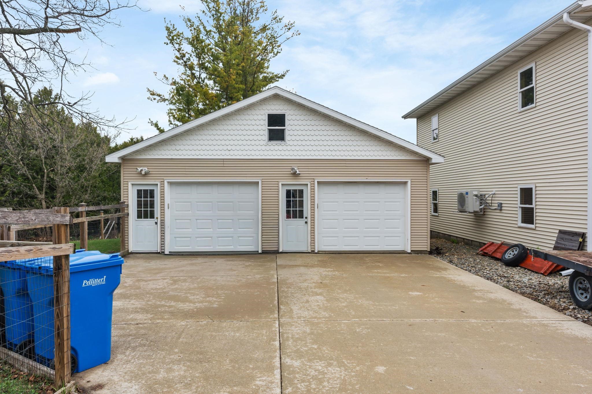 804 East Main Street Mount Horeb, WI 53572 - Photo 38 of 44