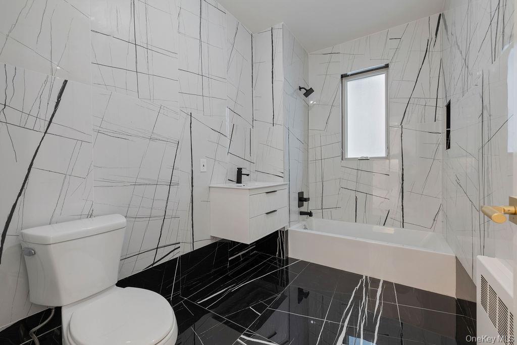 27 Ellish Parkway, Unit 112 Spring Valley, NY 10977 - Photo 16 of 24 Bathroom