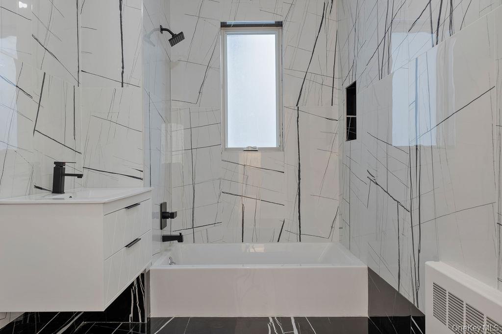 27 Ellish Parkway, Unit 112 Spring Valley, NY 10977 - Photo 17 of 24 Bathroom