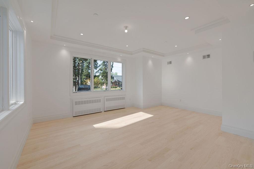 27 Ellish Parkway, Unit 112 Spring Valley, NY 10977 - Photo 4 of 24 Dining room