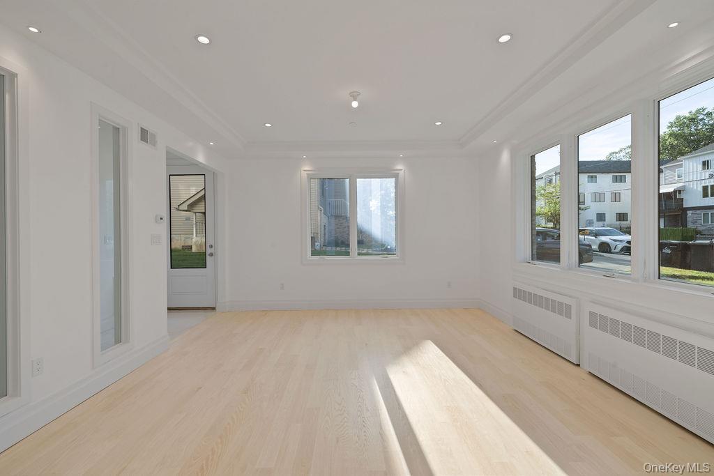 27 Ellish Parkway, Unit 112 Spring Valley, NY 10977 - Photo 5 of 24 Dining room