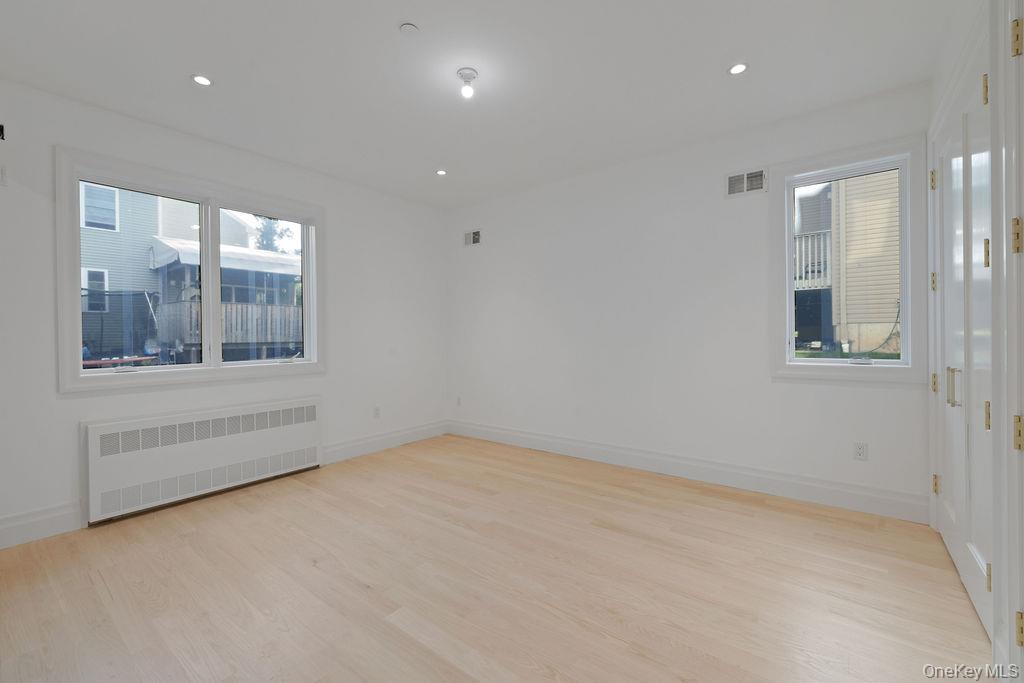 27 Ellish Parkway, Unit 112 Spring Valley, NY 10977 - Photo 9 of 24 Primary bedroom