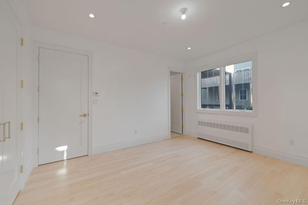 27 Ellish Parkway, Unit 112 Spring Valley, NY 10977 - Photo 10 of 24 Primary bedroom