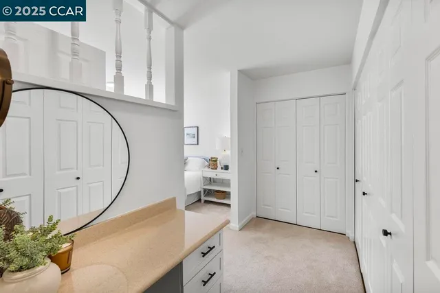 a view of an entryway with workspace