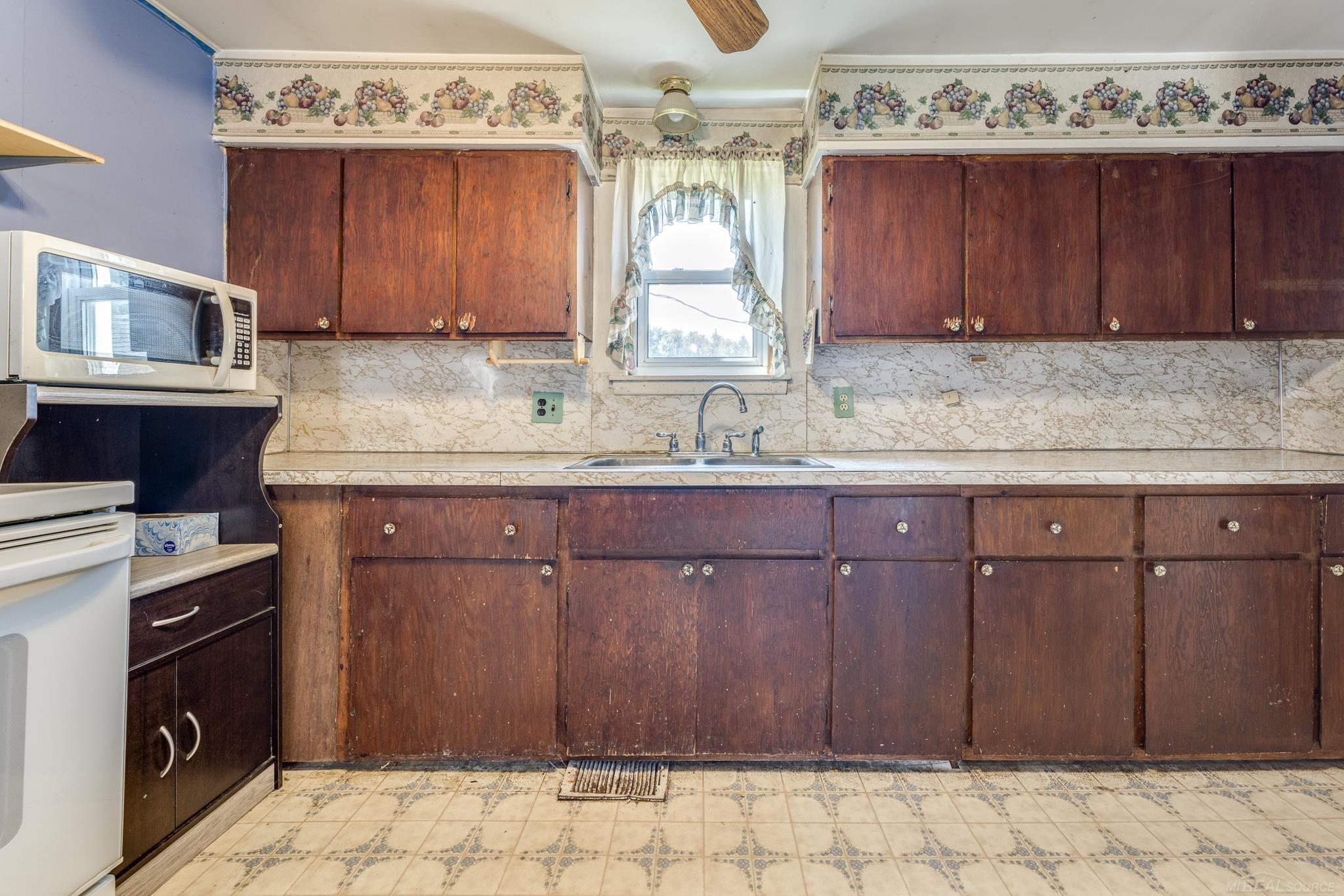 6194 Cork Road Melvin, MI 48454 - Photo 10 of 25 50150106-dc767e54-1703-42a2-a03d-374f8834598e.JPG