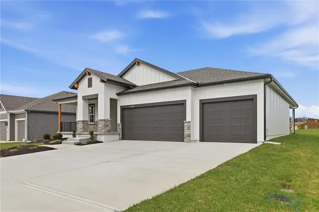 $599,950 | 20040 West 226th Terrace, Spring Hill, KS 66083