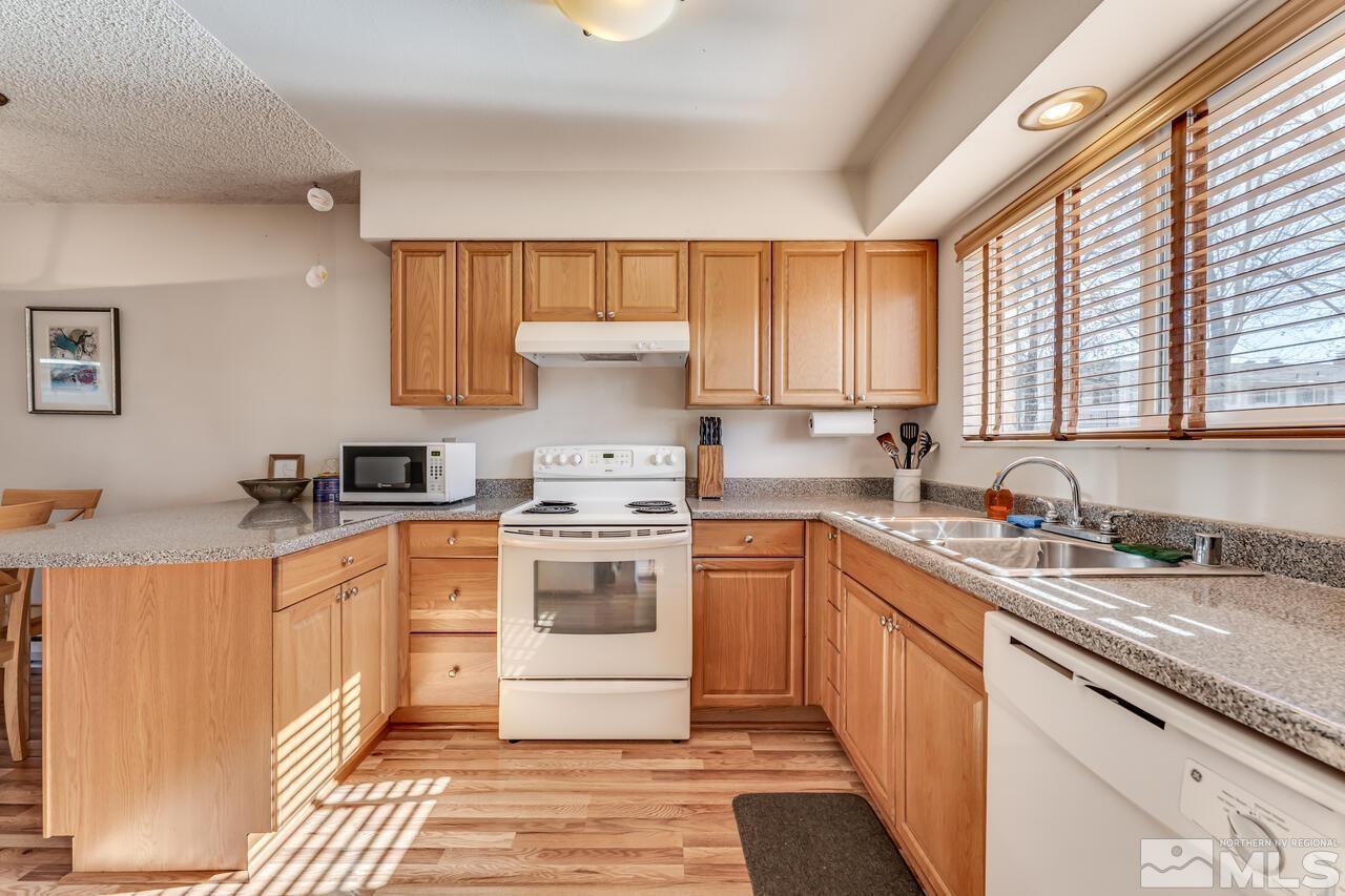 331 Smithridge Park Reno, NV 89502 - Photo 12 of 26 Photo 15