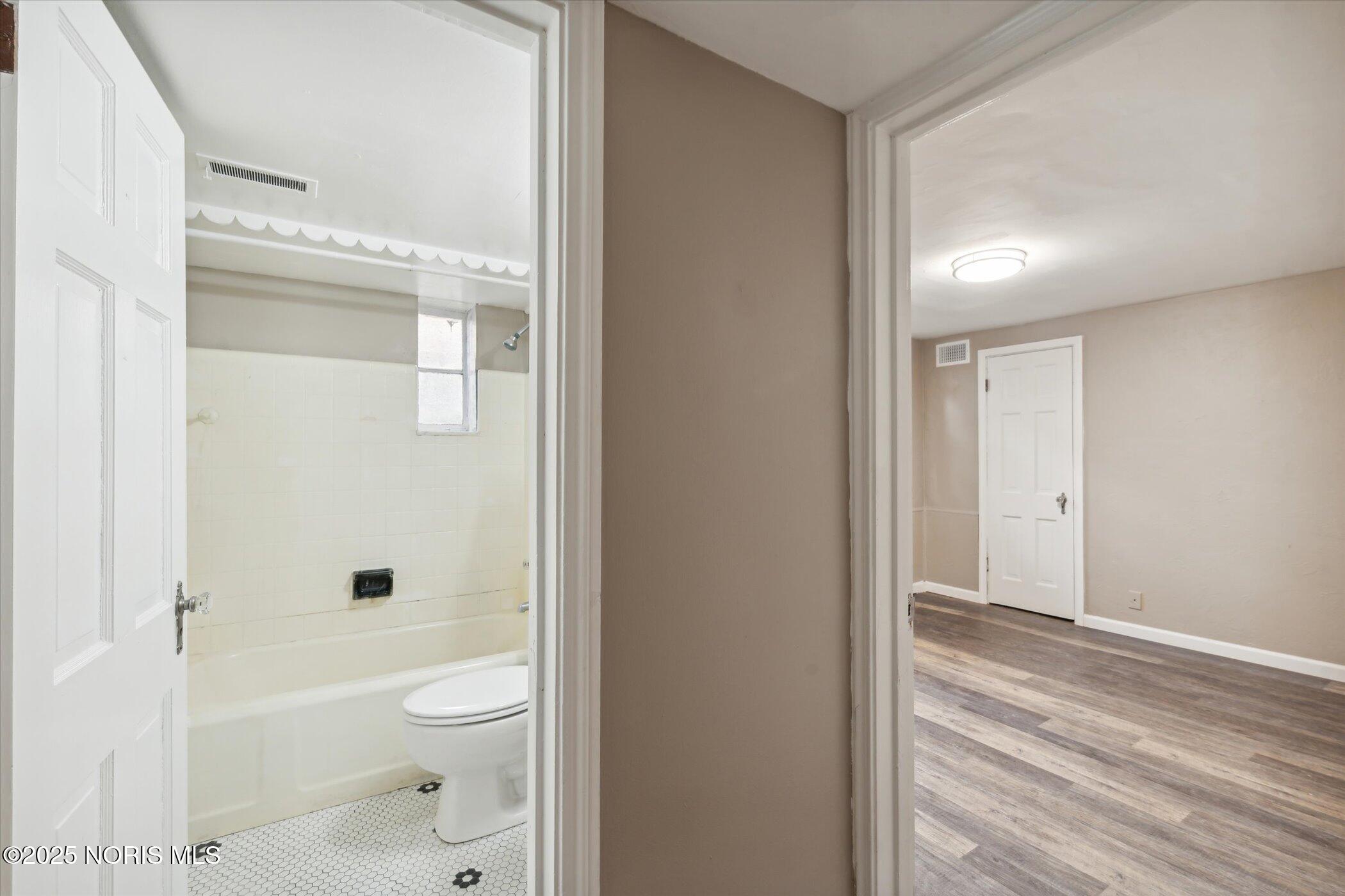 2140 Wyndhurst Road Toledo, OH 43607 - Photo 32 of 61 1