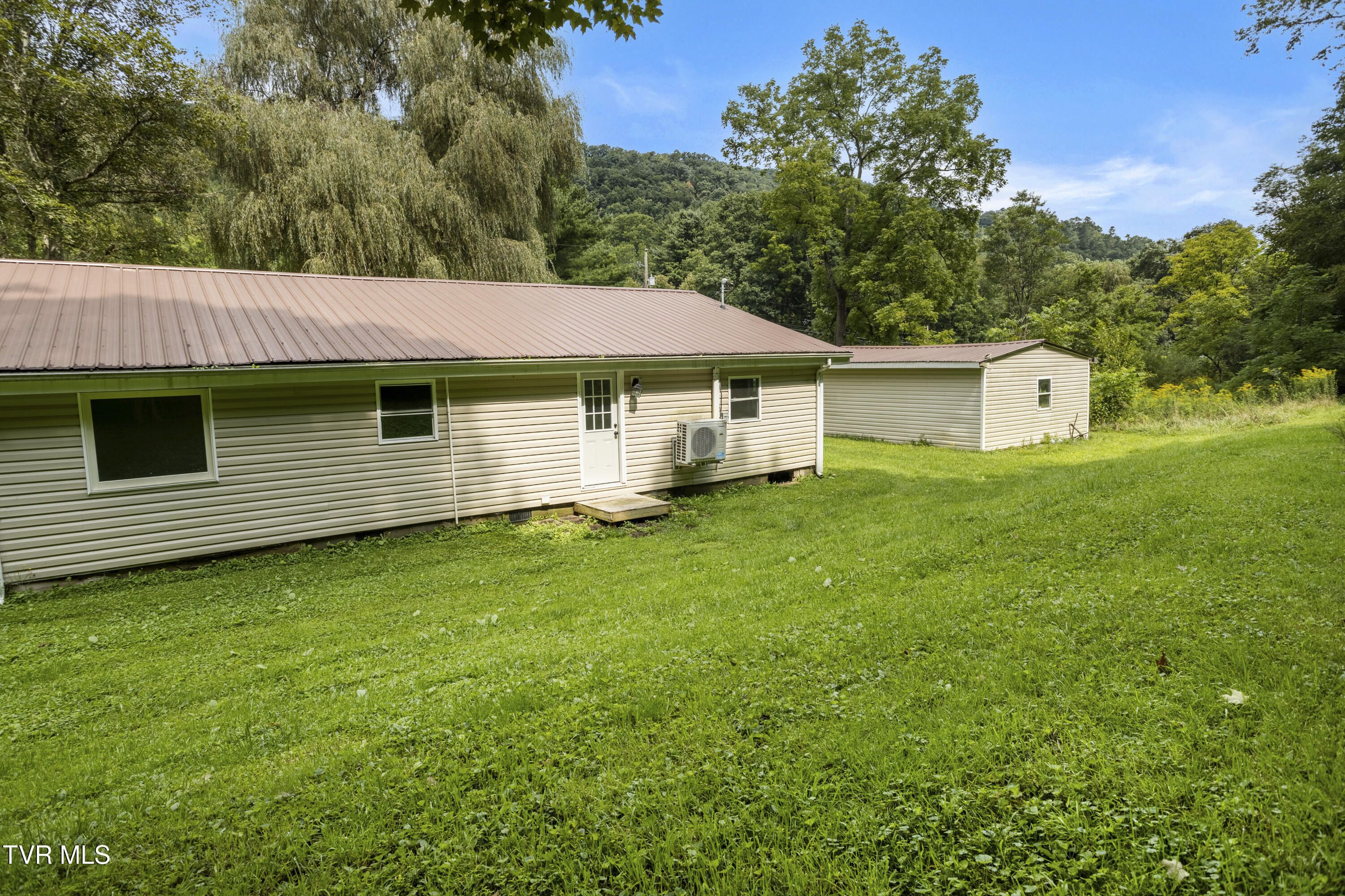 332 Currin Valley Road Marion, VA 24354 - Photo 7 of 35 177A1670-HDR