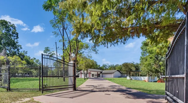 $899,000 | 36219 County Line Road, Brookshire, TX 77423