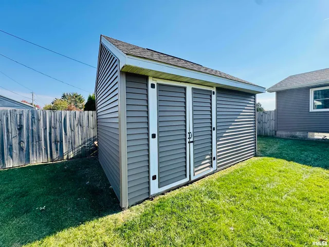 $249,900 | 708 Tower Road, Clinton, IA 52732